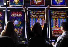 678pt Live Casino — Evolution Gaming နှင့် Sexy Gaming မှ Real Dealer Baccarat Table